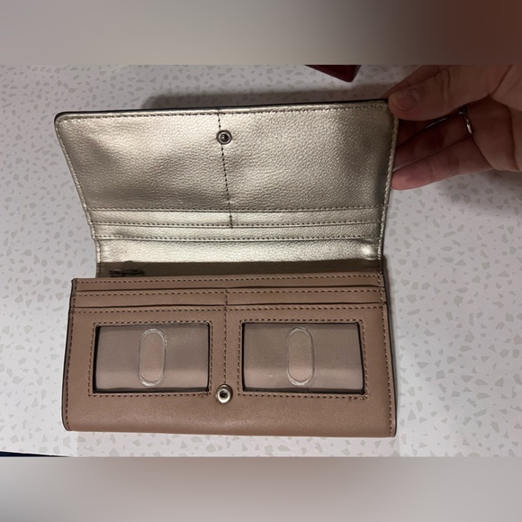 Nine West nude folding wallet - Picture 3 of 4